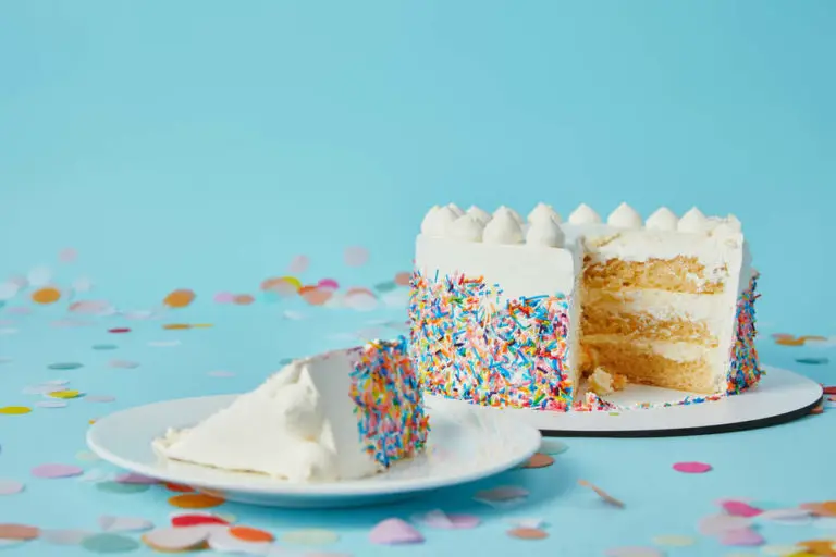 Can Dogs Eat Cake Icing? (+Health Impacts &amp; Alternatives)