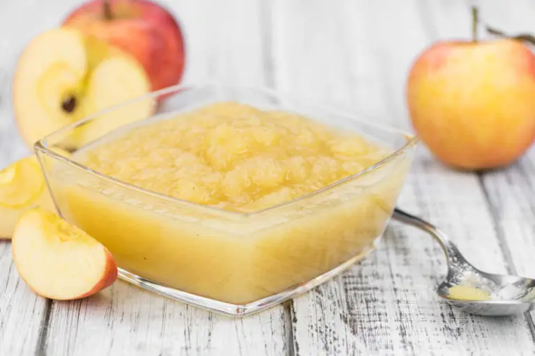 Can Dogs Eat Applesauce? (Cinnamon, Strawberry & More)