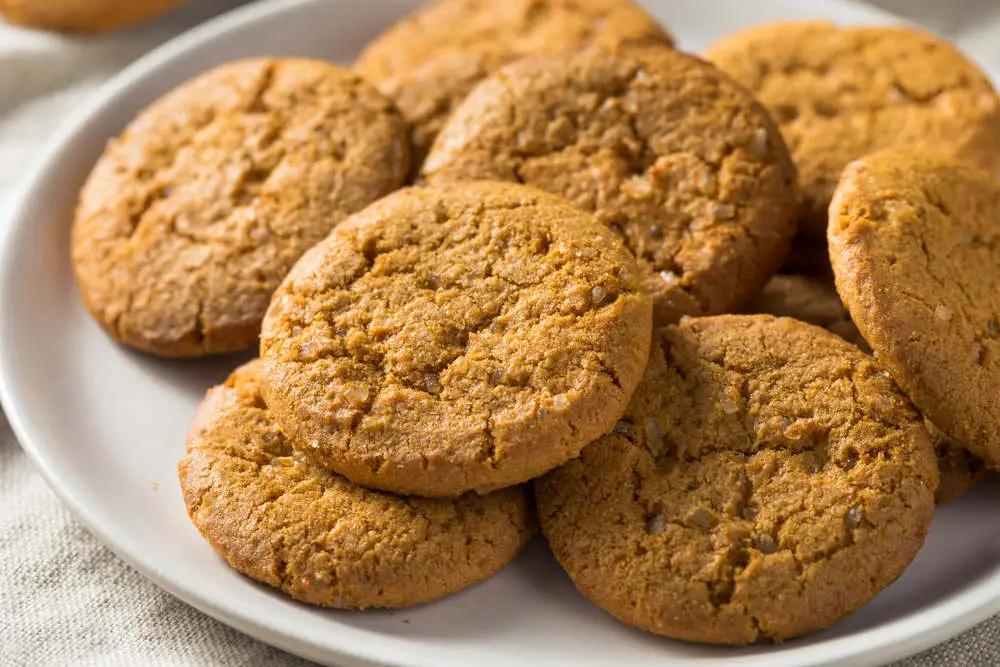 Ginger snaps on plate